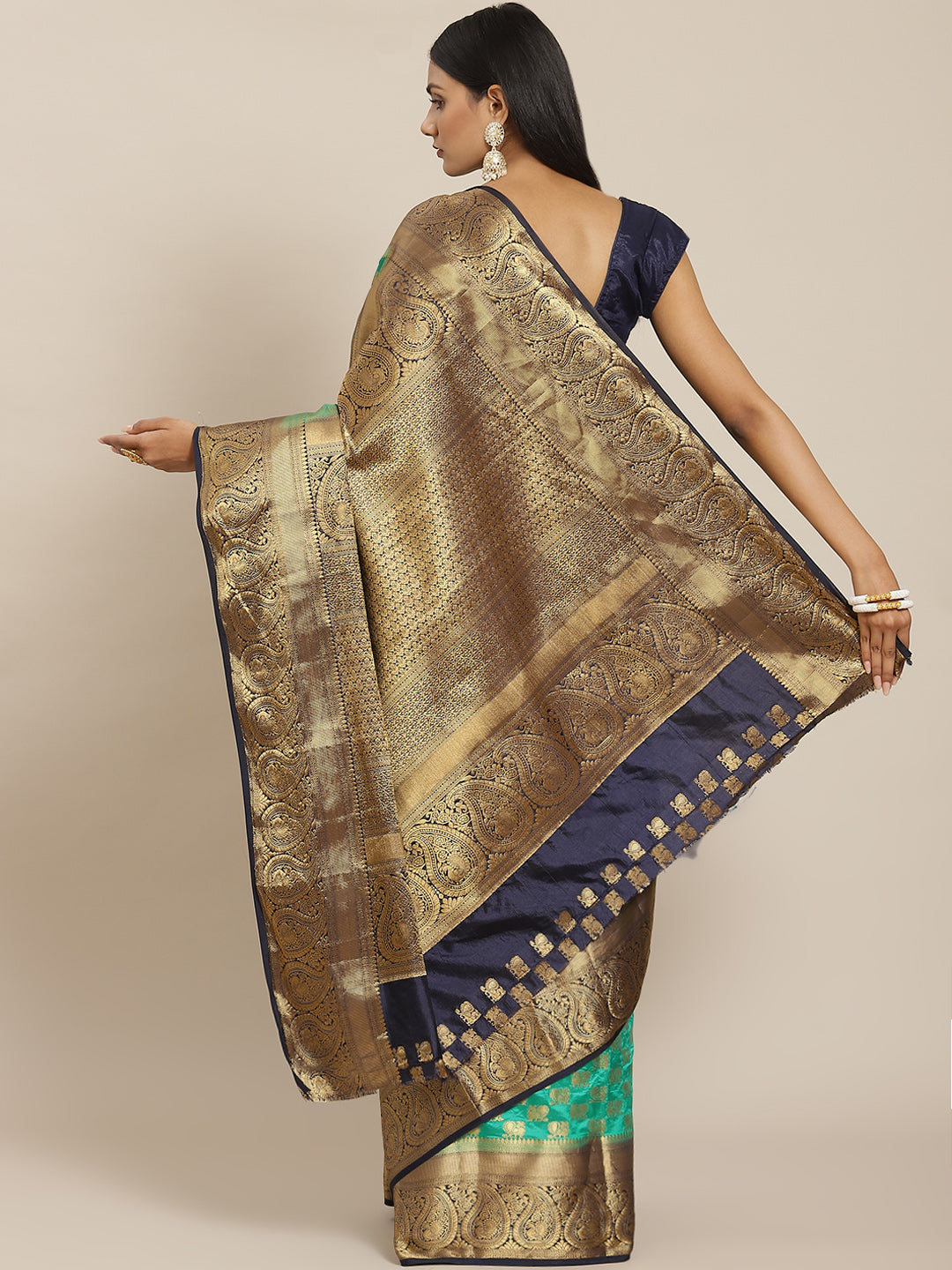 Zari Border Booti Art Handloom Woven Saree