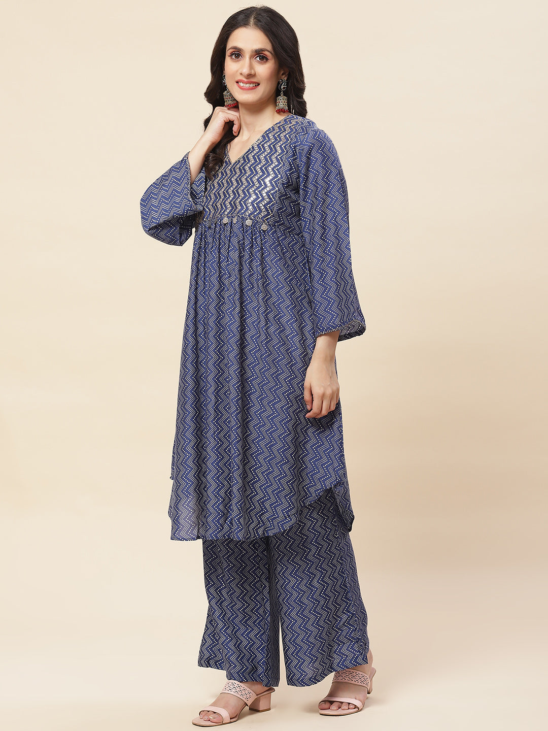 Printed &amp; Neck Embroidered Muslin Kurta With Pants