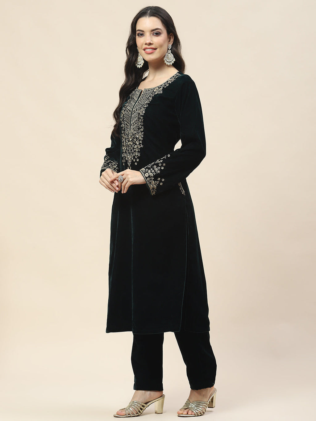Neck Embroidered Velvet Kurta With Pants