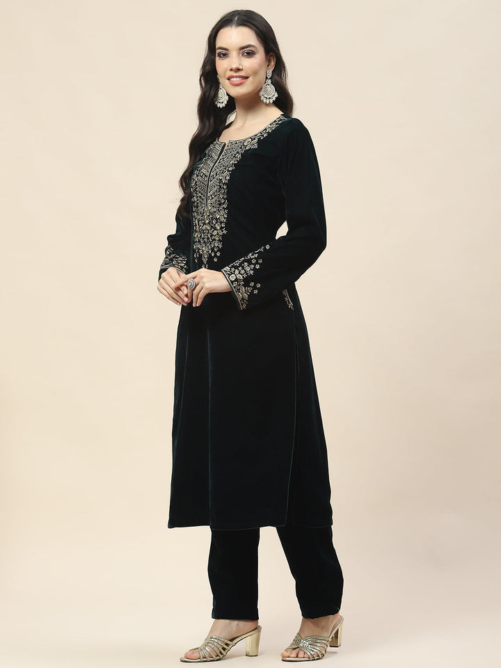 Neck Embroidered Velvet Kurta With Pants