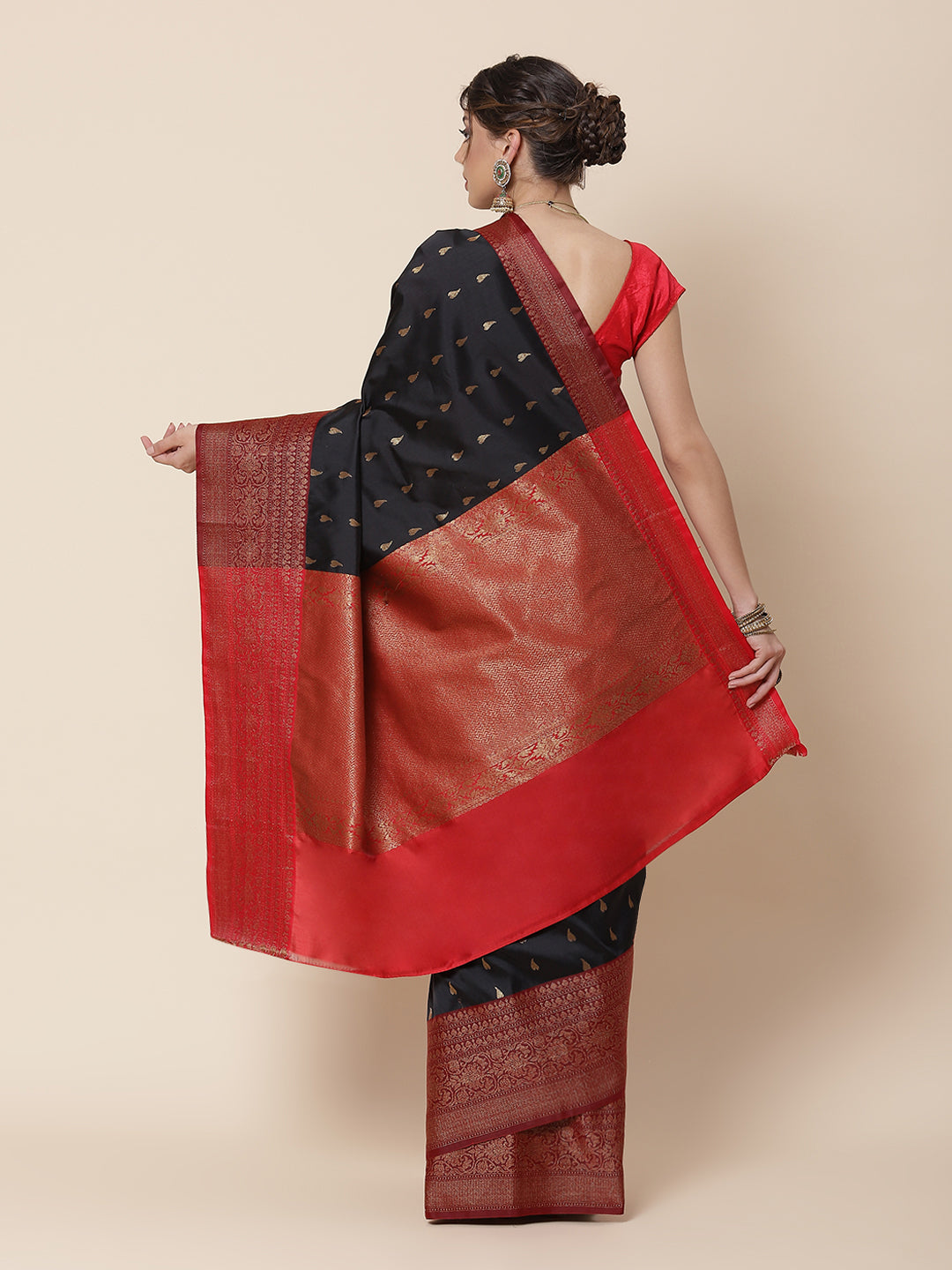 Zari Border Booti Cotton Woven Saree