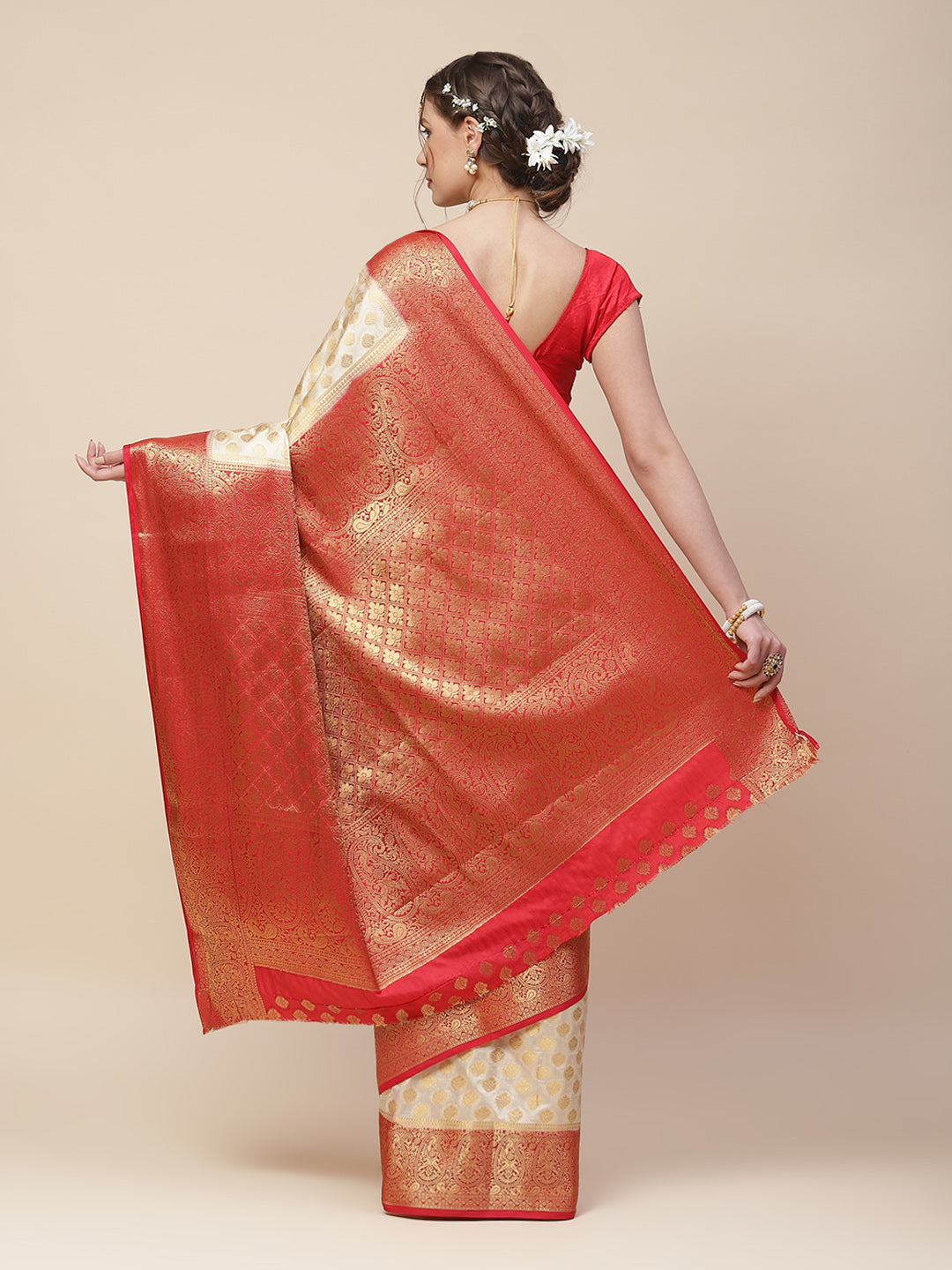 Zari Border Booti Art Handloom Woven Saree