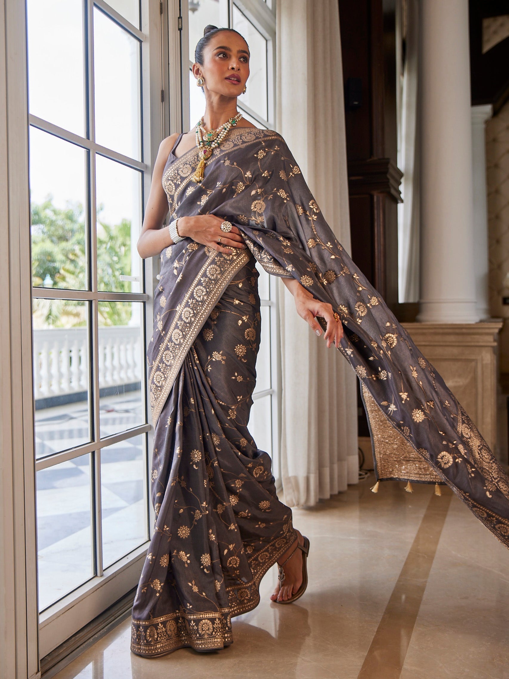 Floral Zari Jaal Dola Handloom Saree