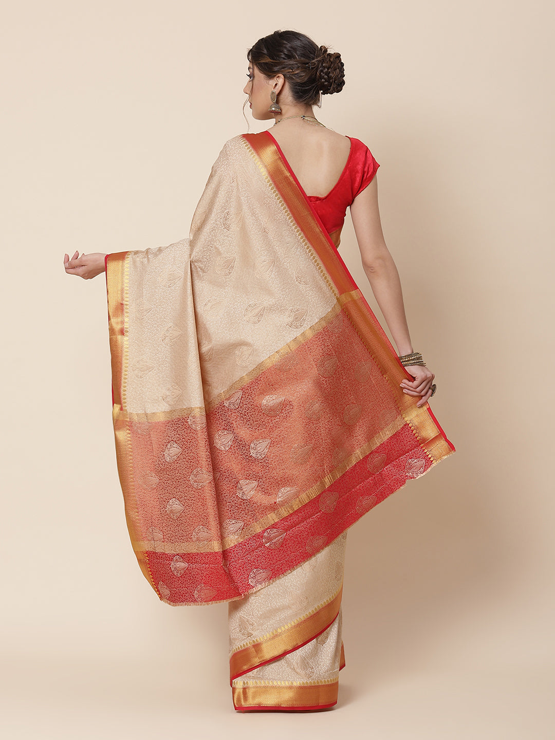 Zari Border Booti Art Handloom Woven Saree