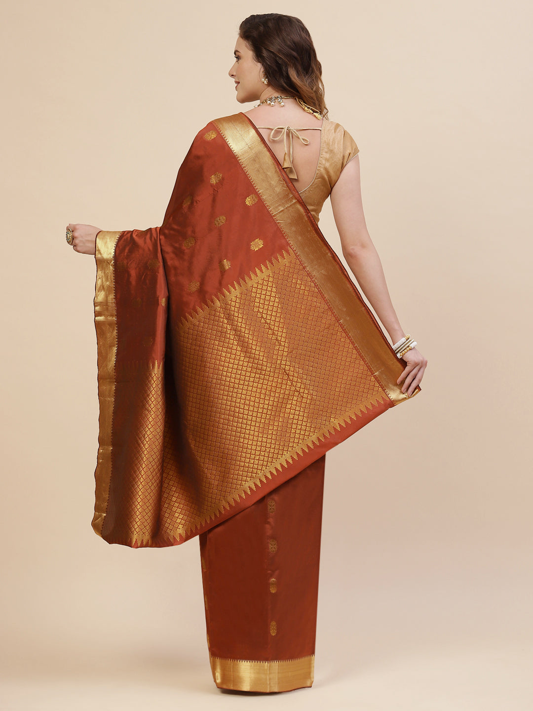 Zari Border Booti Handloom Woven Saree