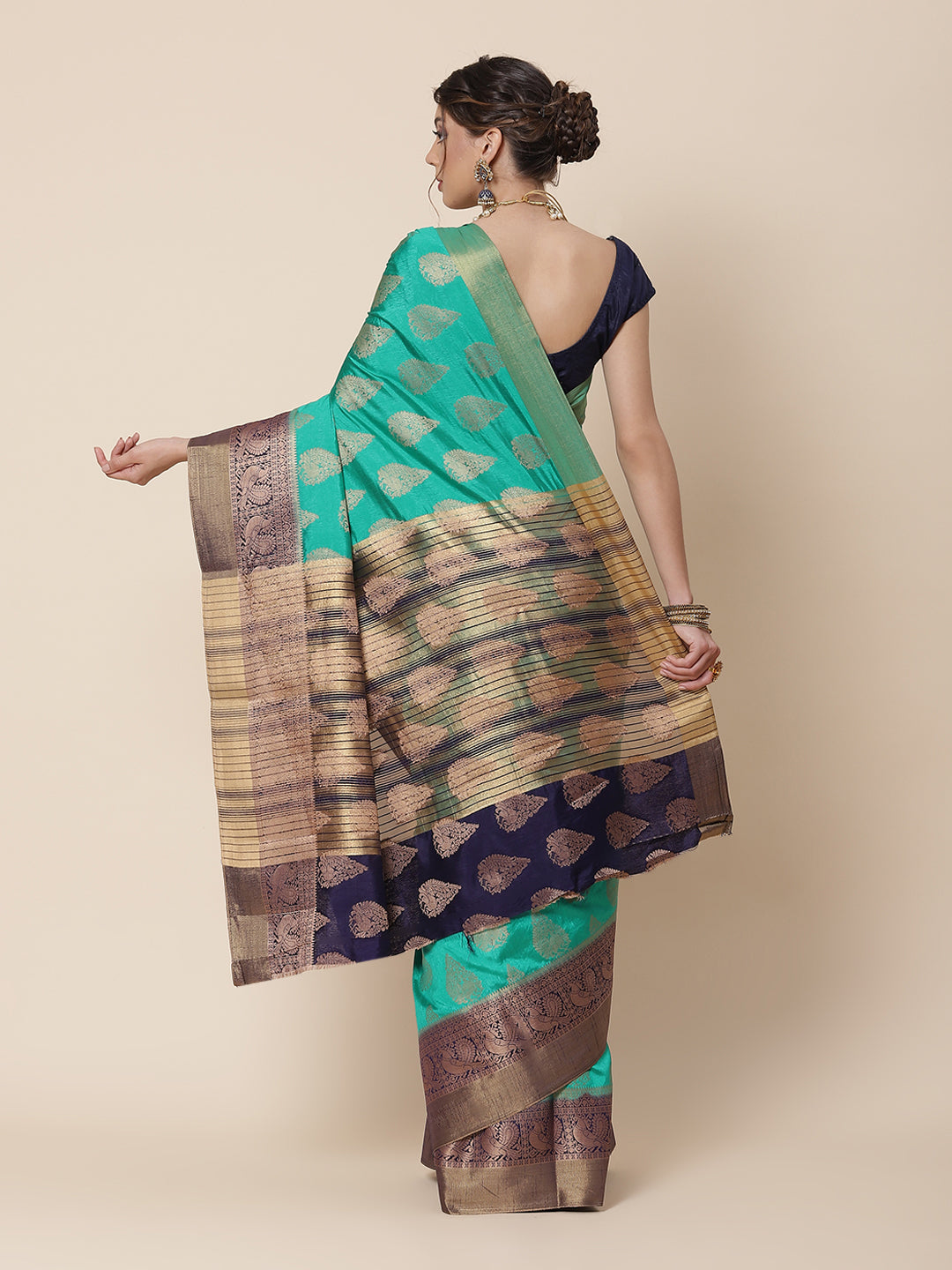 Zari Border Booti Art Handloom Woven Saree