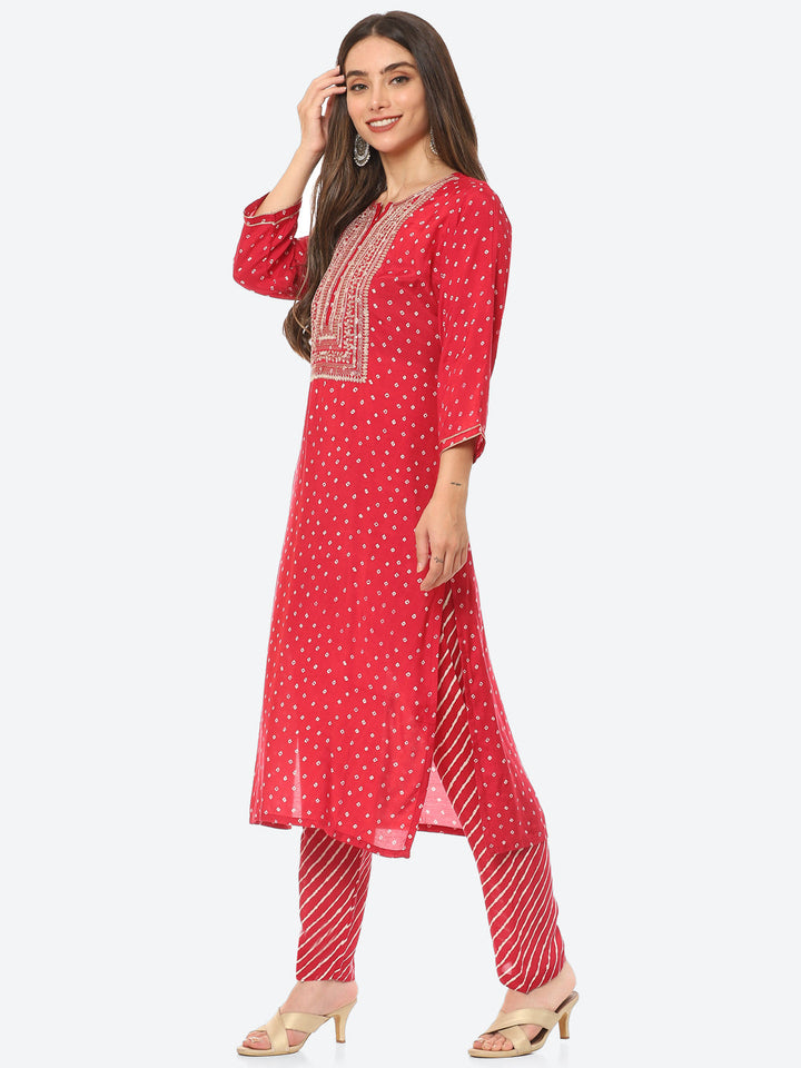 Zari Neck Embroidered Muslin Kurta With Pant