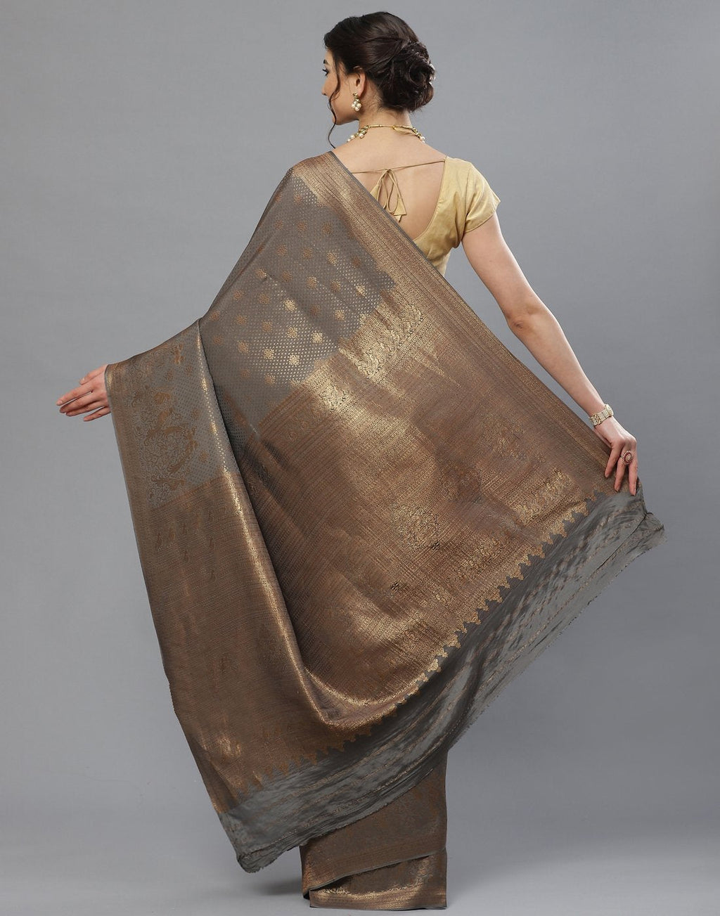 Zari Booti Crepe Saree