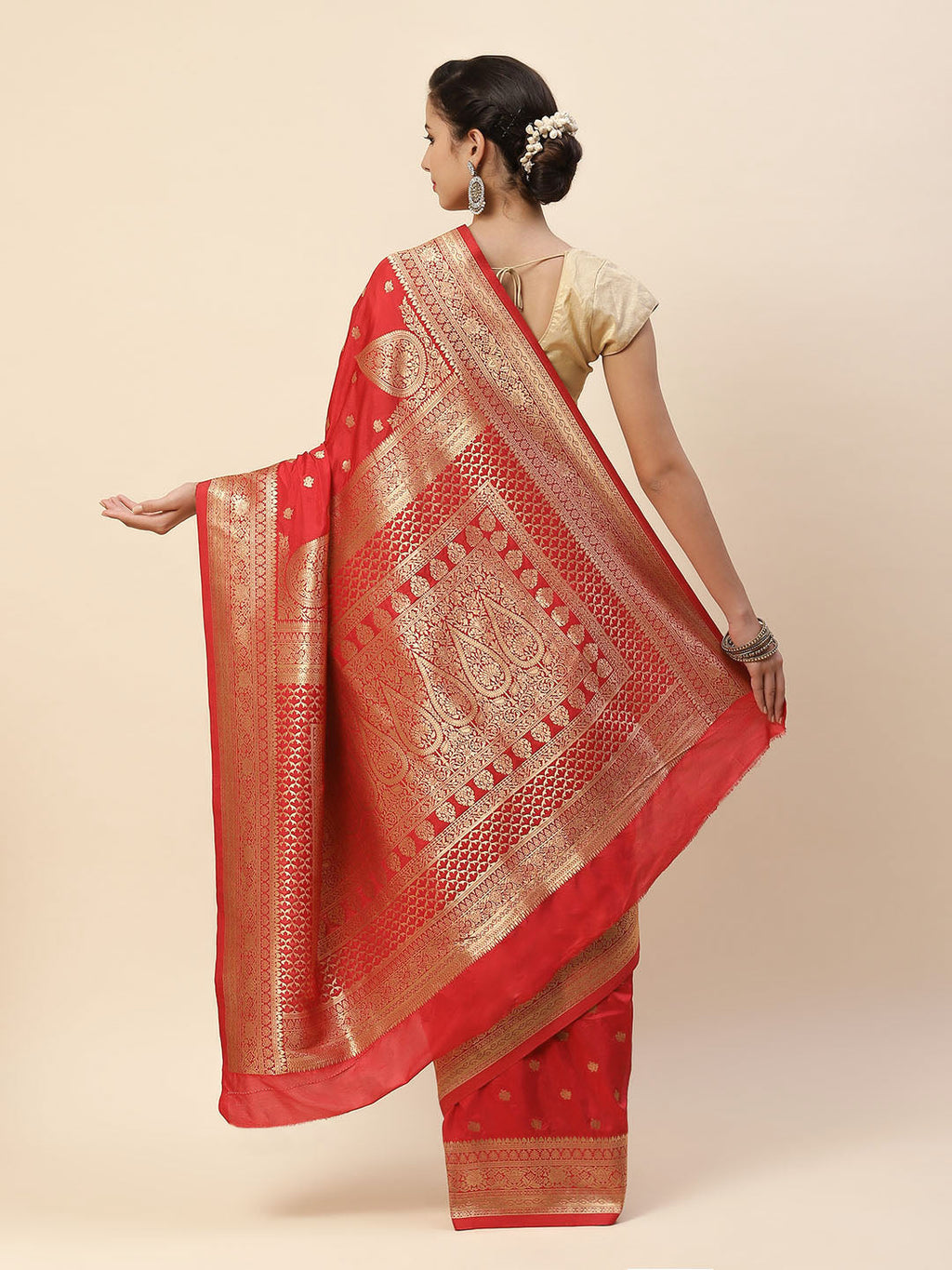 Zari Border Booti Art Handloom Woven Saree