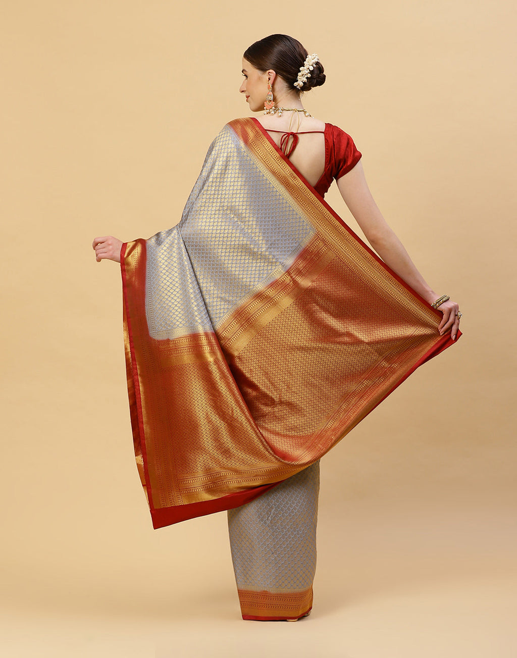 Zari Border Booti Art Handloom Woven Saree