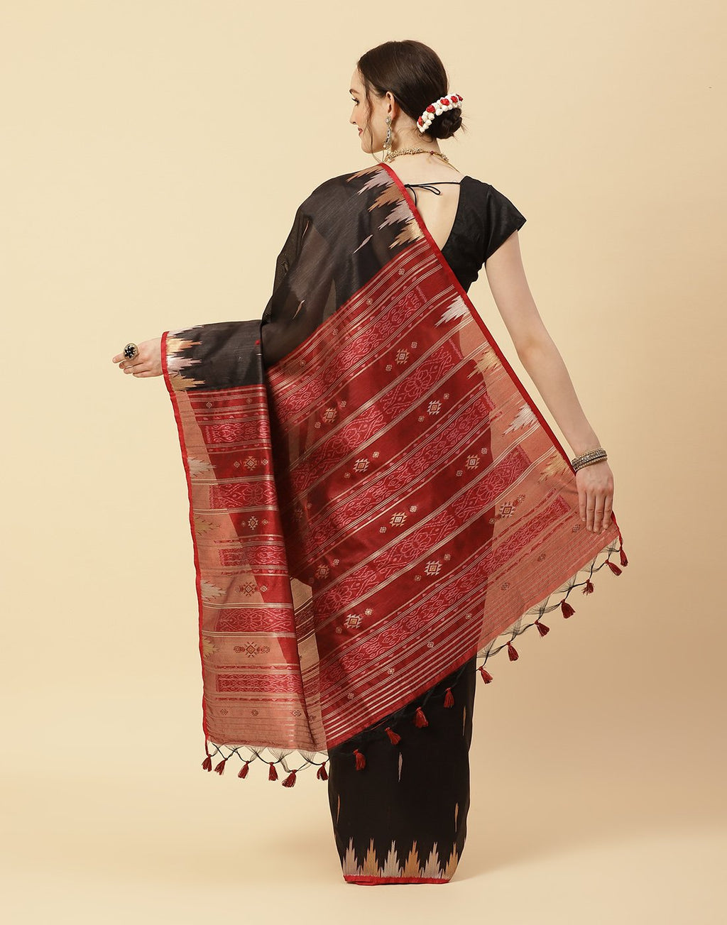 Woven Plain Zari Border Art Handloom Saree