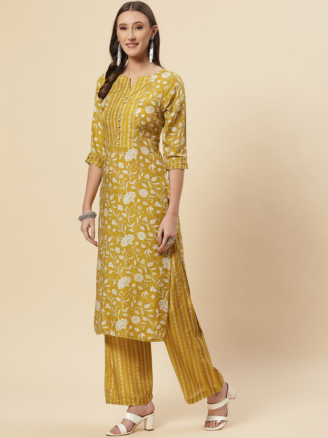 Floral Printed Muslin Kurta With Pants