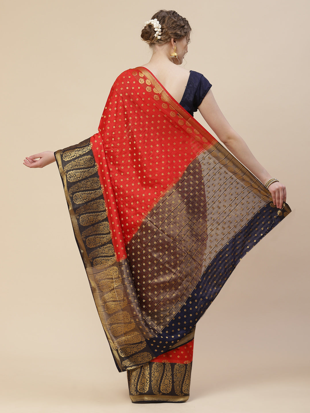 Zari Border Booti Art Handloom Woven Saree
