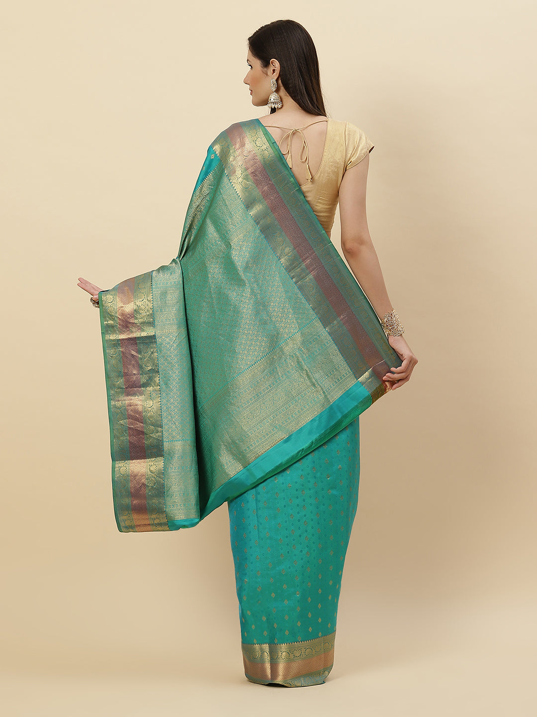 Resham Zari Border Booti Handloom Saree