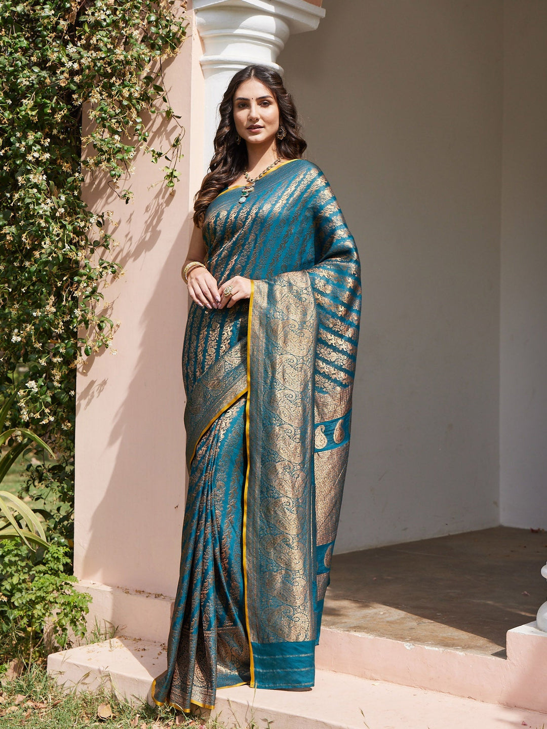 Antique Jaal Crepe Plain Saree