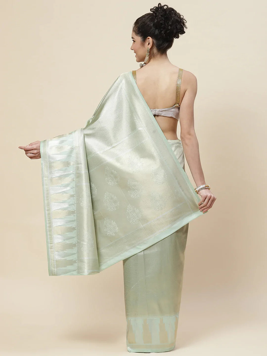 Zari Jaal Handloom Woven Saree