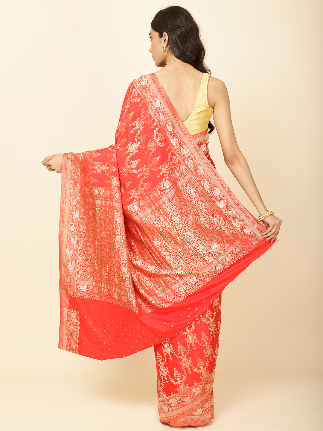 Zari Jaal Woven Crepe Saree