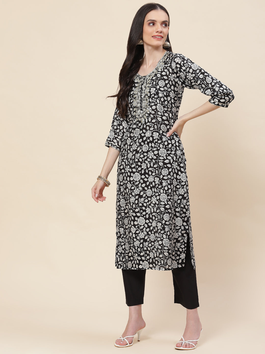 Printed &amp; Neck Embroidered Muslin Kurta With Pants