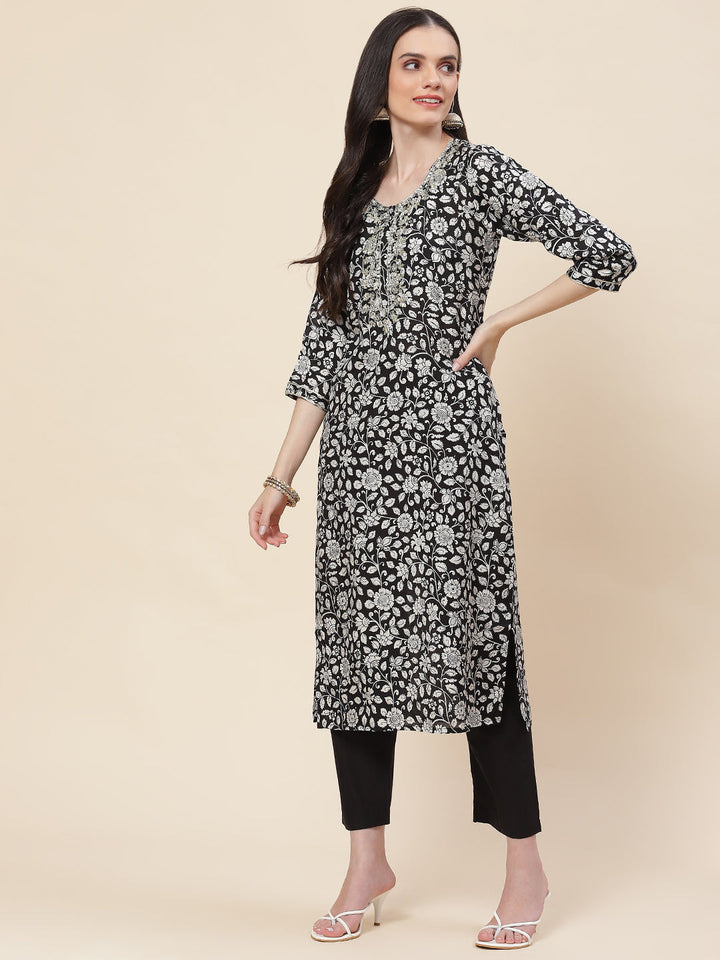 Printed &amp; Neck Embroidered Muslin Kurta With Pants