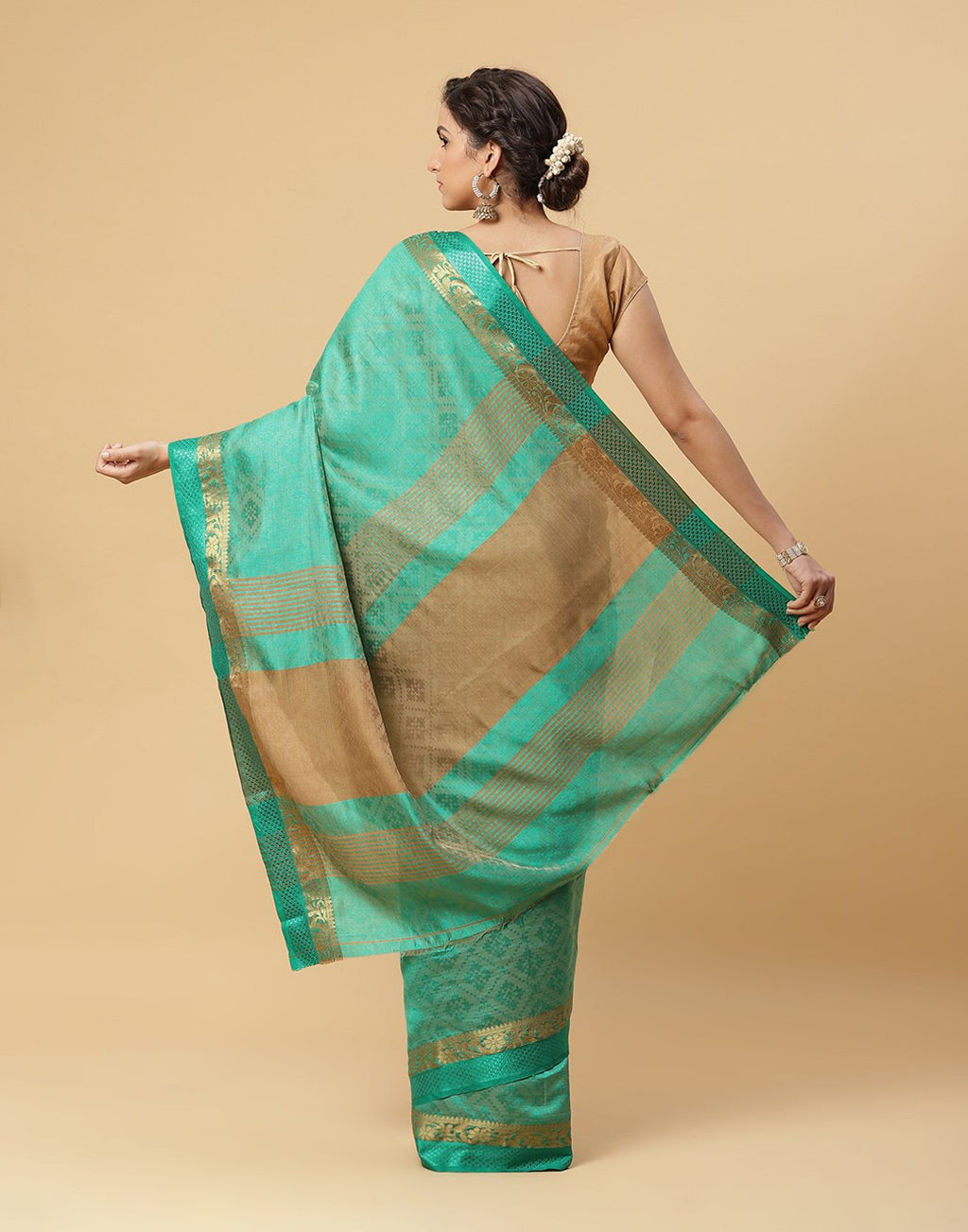 Woven Art Handloom Saree With Zari Border