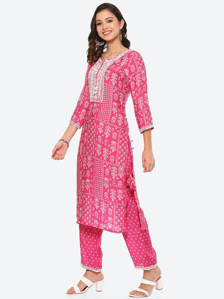 Mirror Neck Embroidered Muslin Kurta With Pant