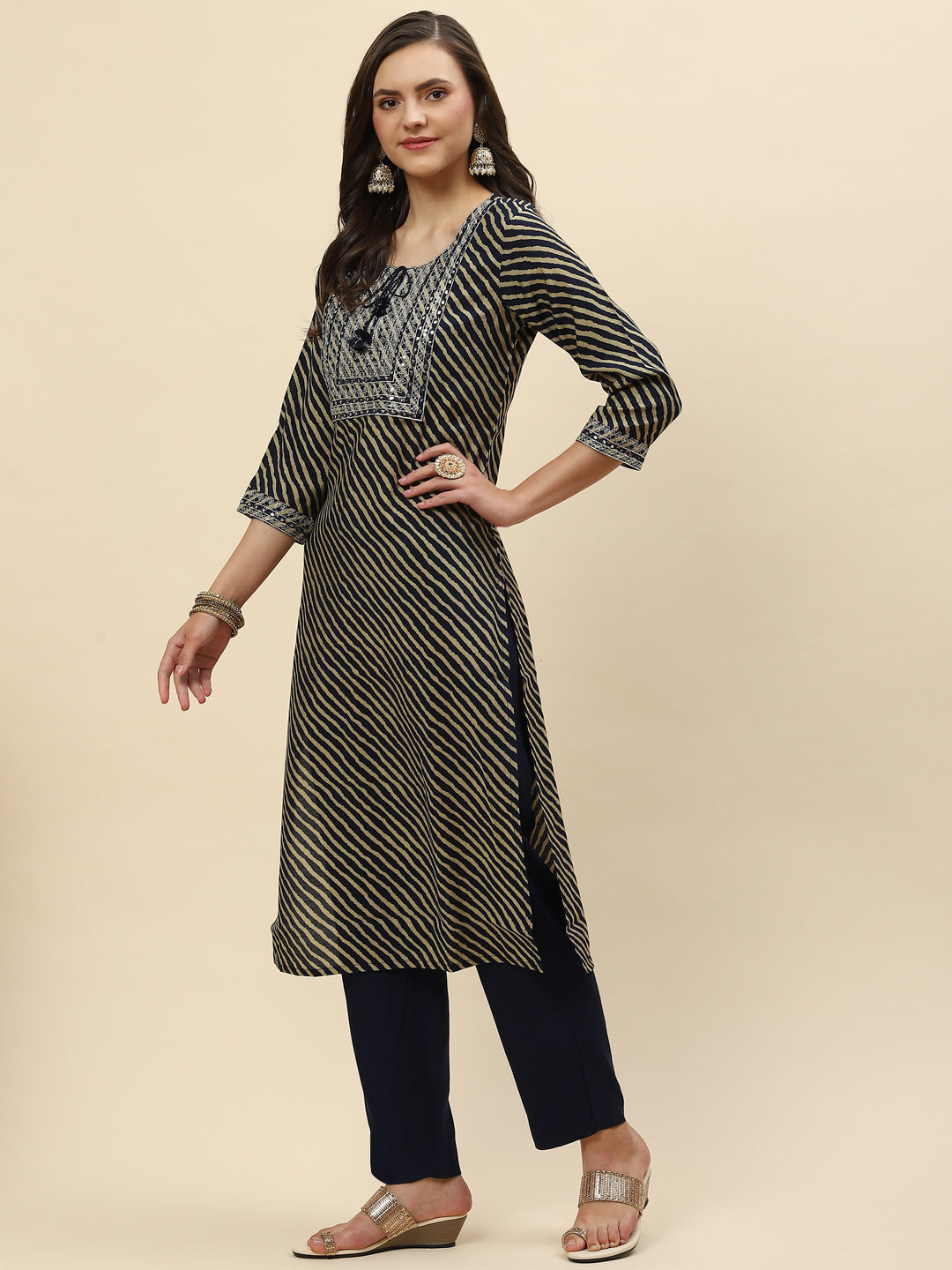 Neck Embroidered &amp; Lehriya Muslin Kurta With Pants