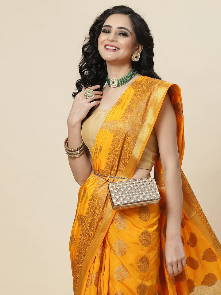 Zari Border Booti Handloom Woven Saree