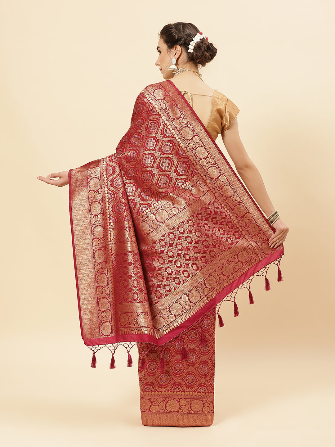 Bandhez Art Handloom Saree with Zari Border