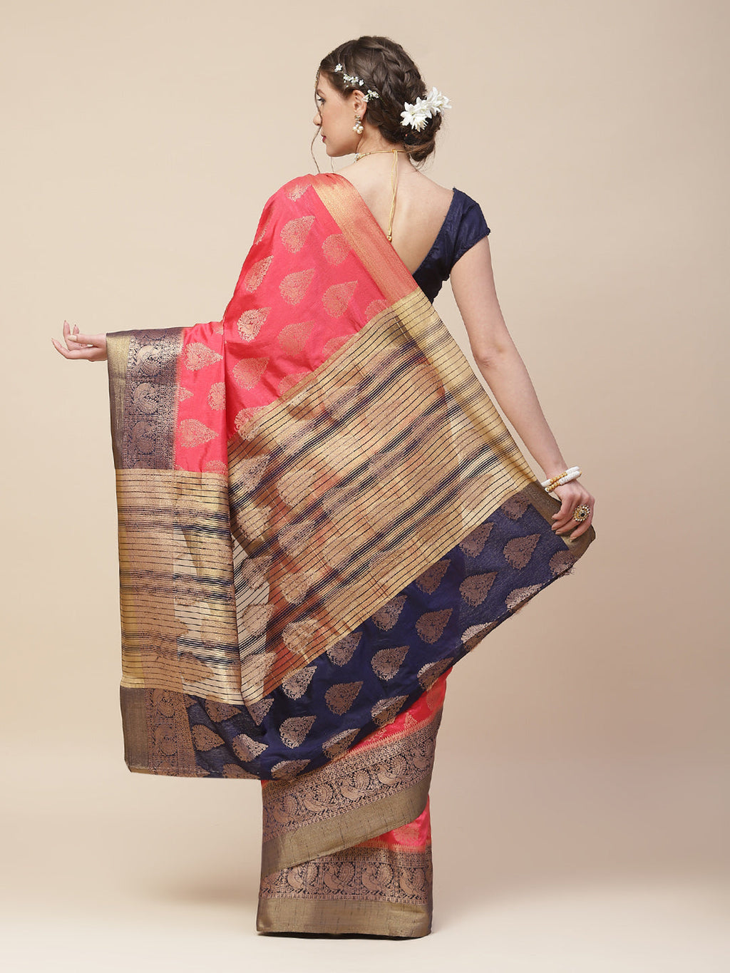 Zari Border Booti Art Handloom Woven Saree