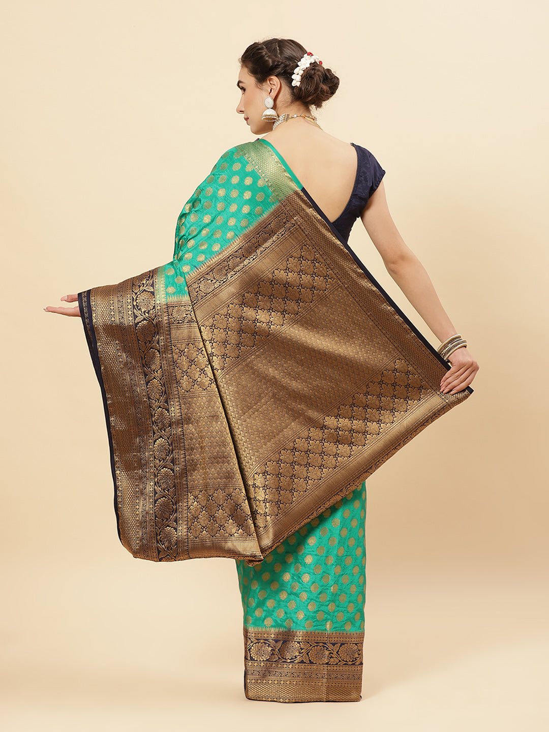Art Handloom Saree with Zari Border Booti