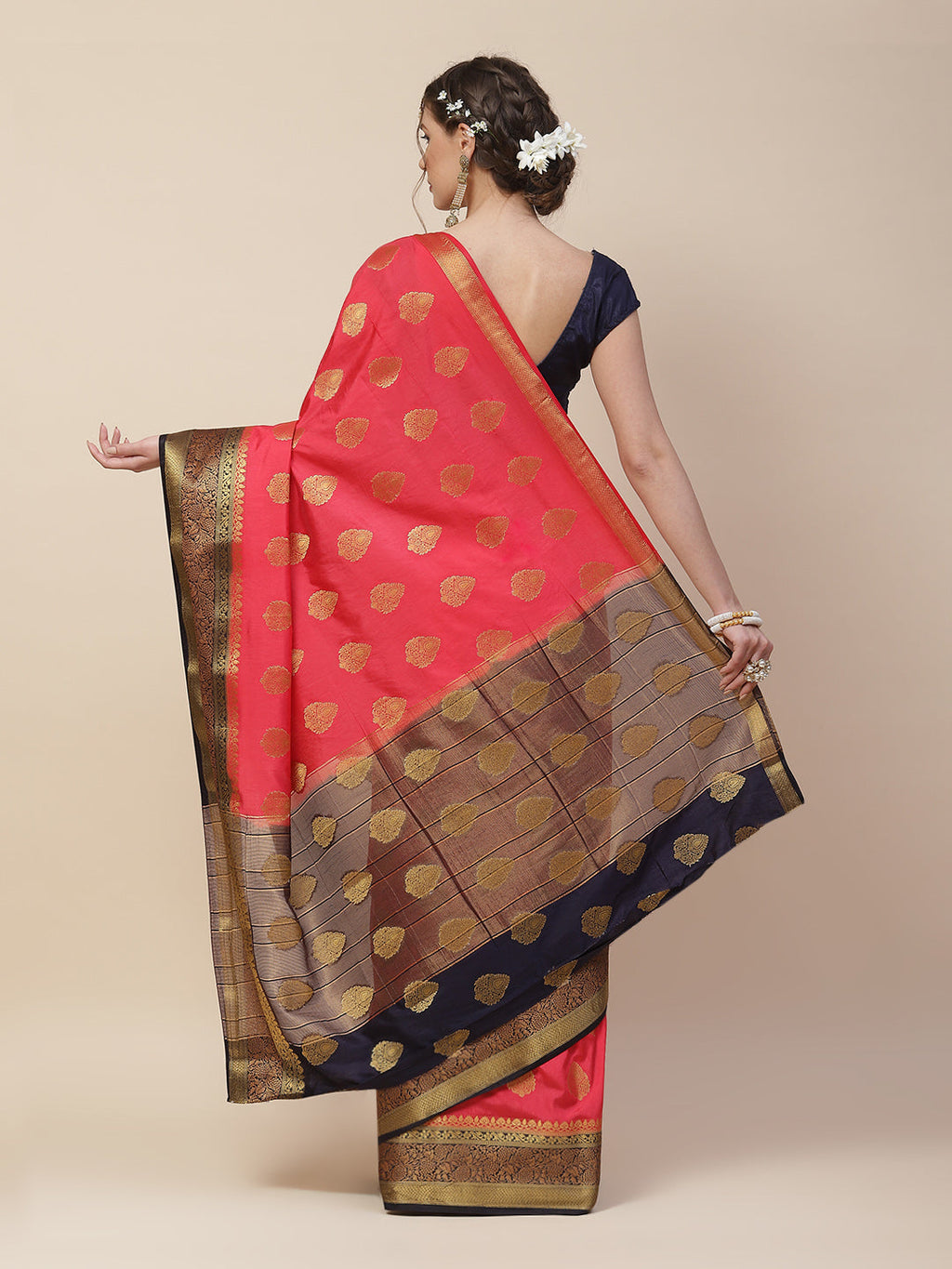 Zari Border Booti Art Handloom Woven Saree