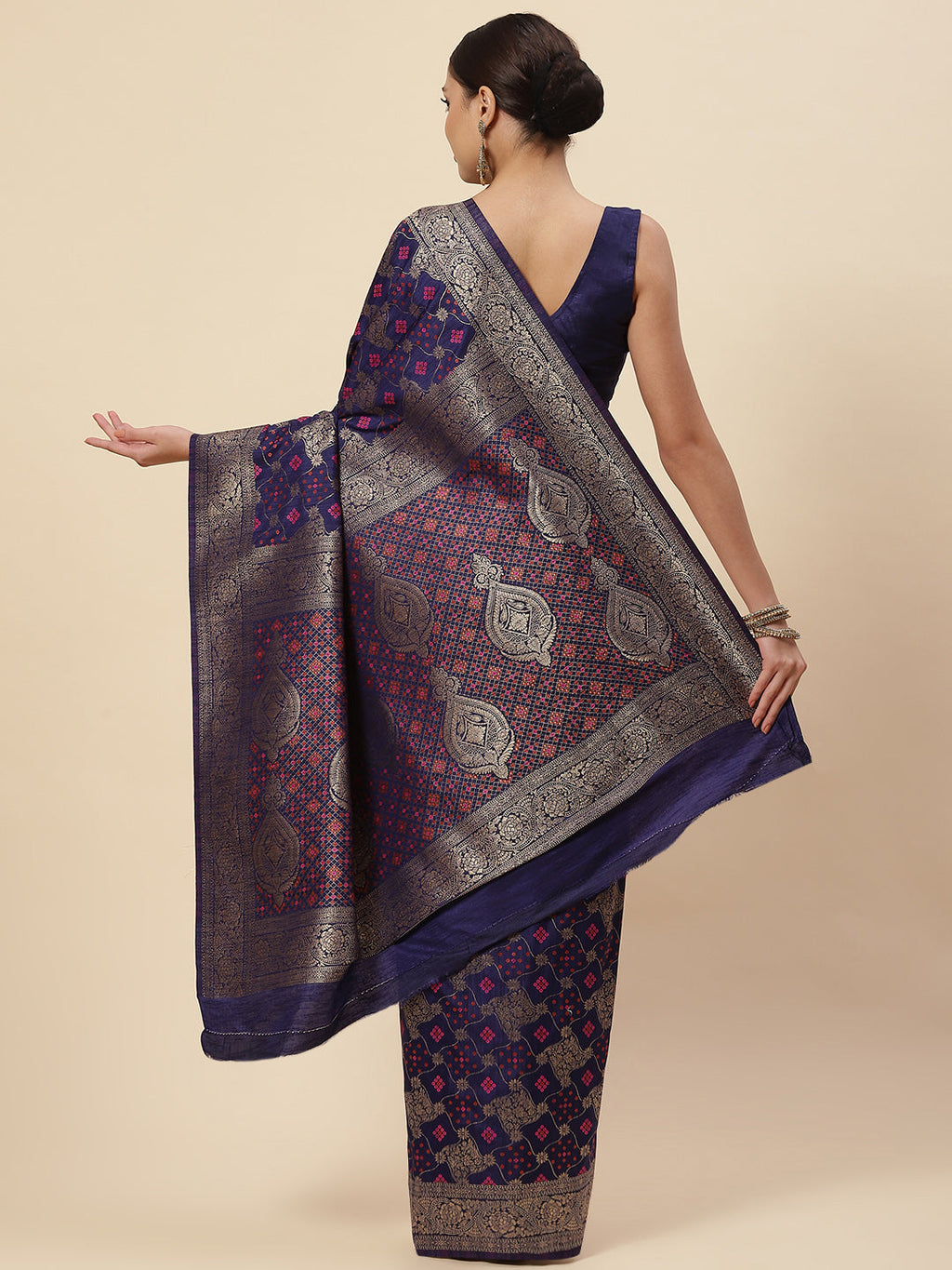 Zari Jaal Handloom Woven Saree