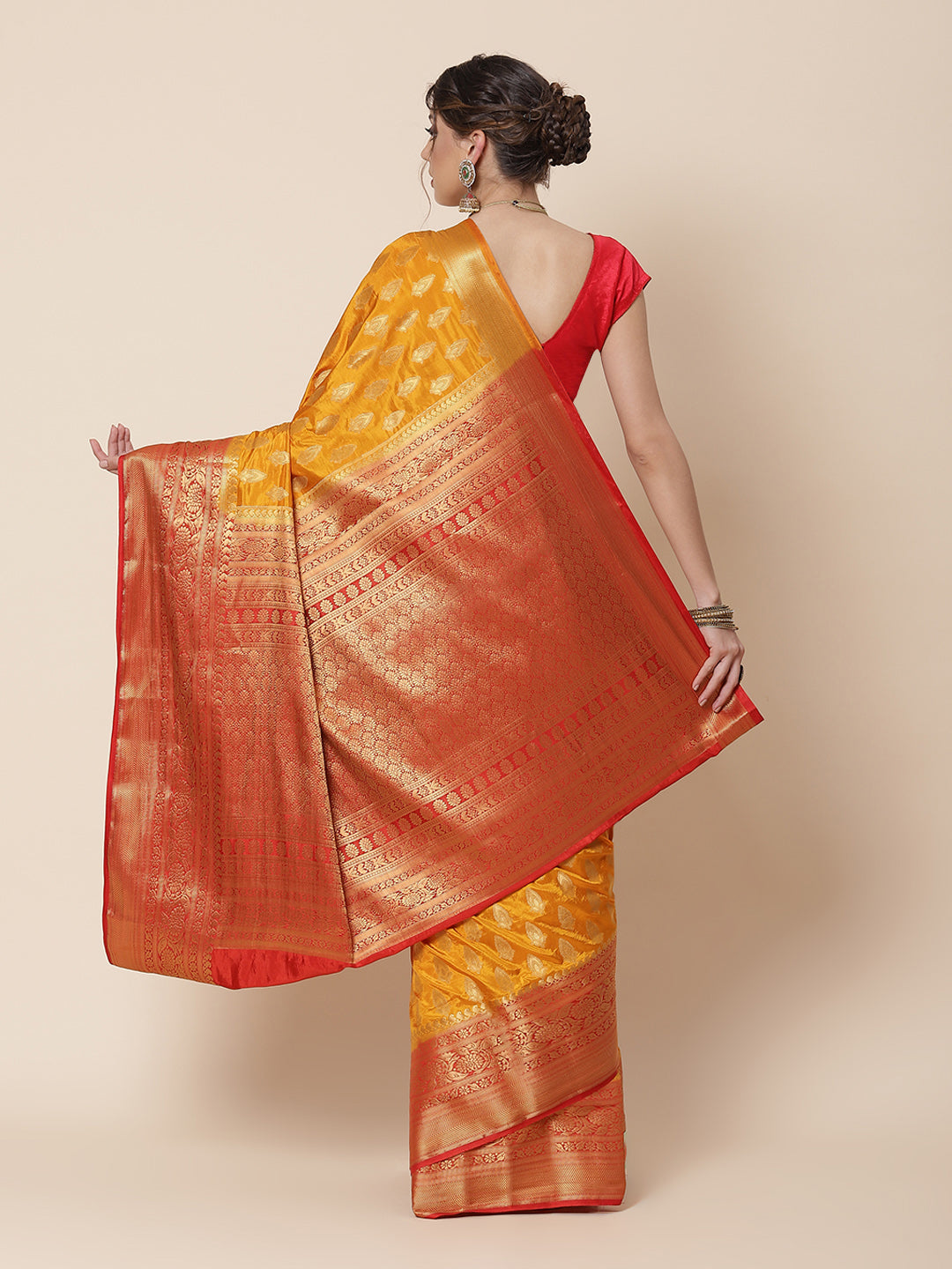 Zari Border Booti Work Art Handloom Woven Saree