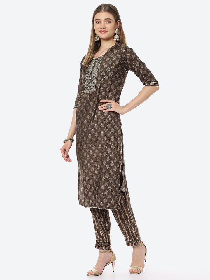 Zari Neck Embroidered Printed Cotton Kurta With Pant