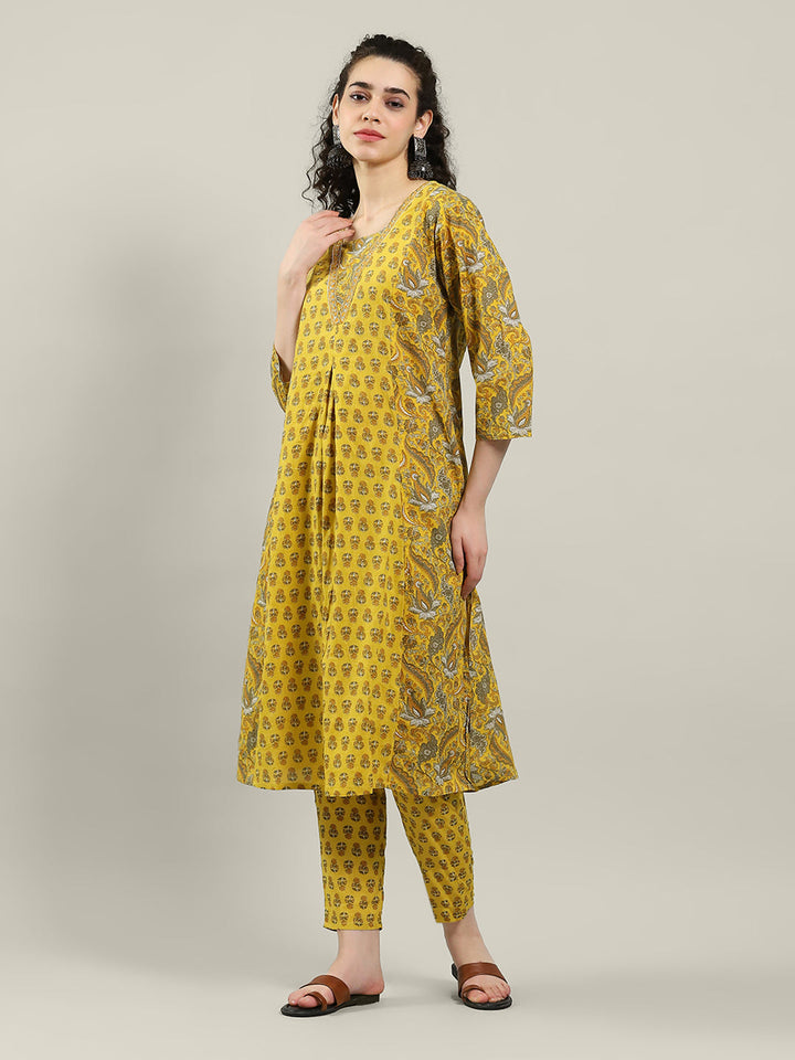 Printed Cotton Blend Kurta &amp; Pants