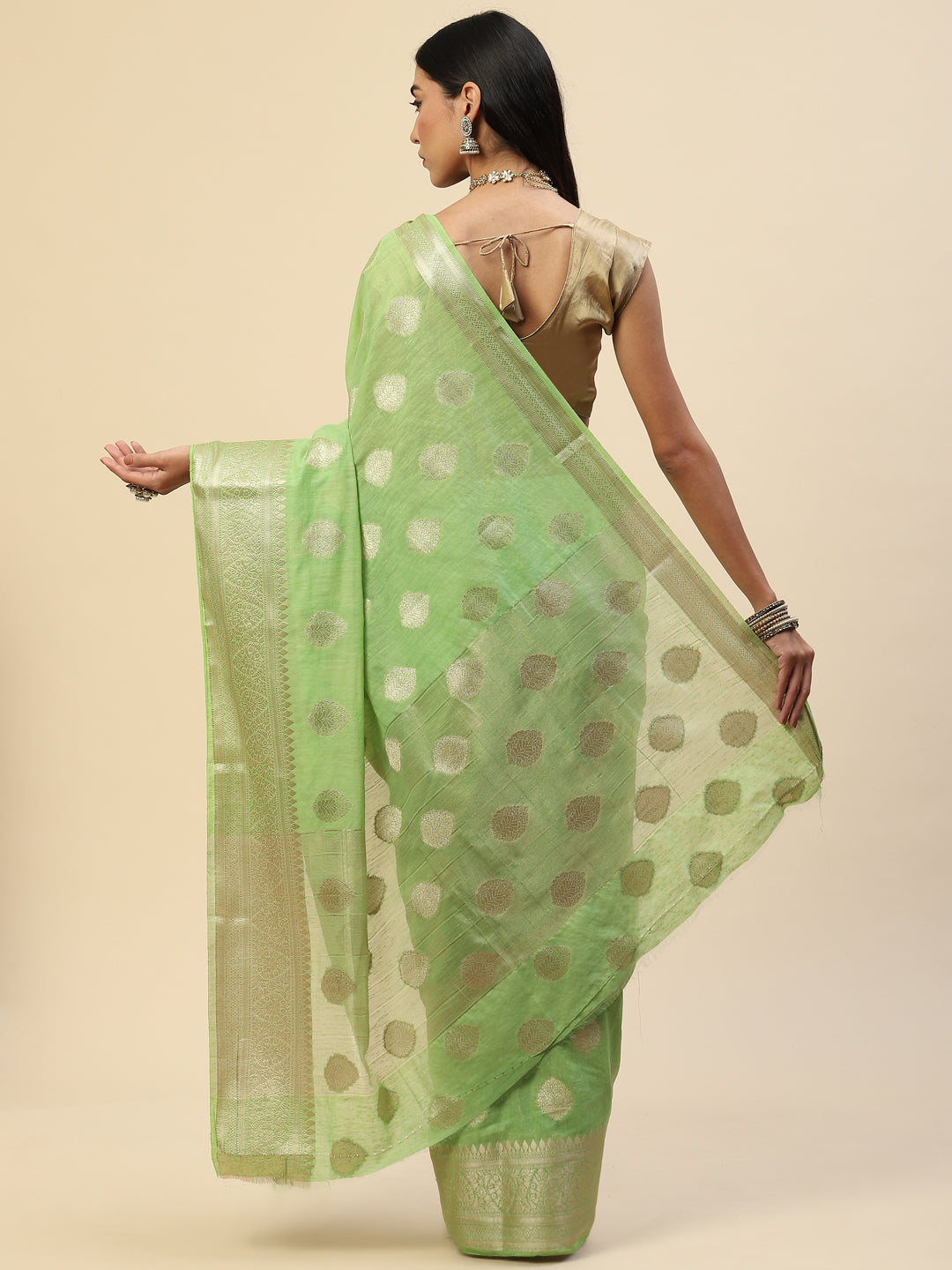 Zari Border Booti Handloom Woven Saree