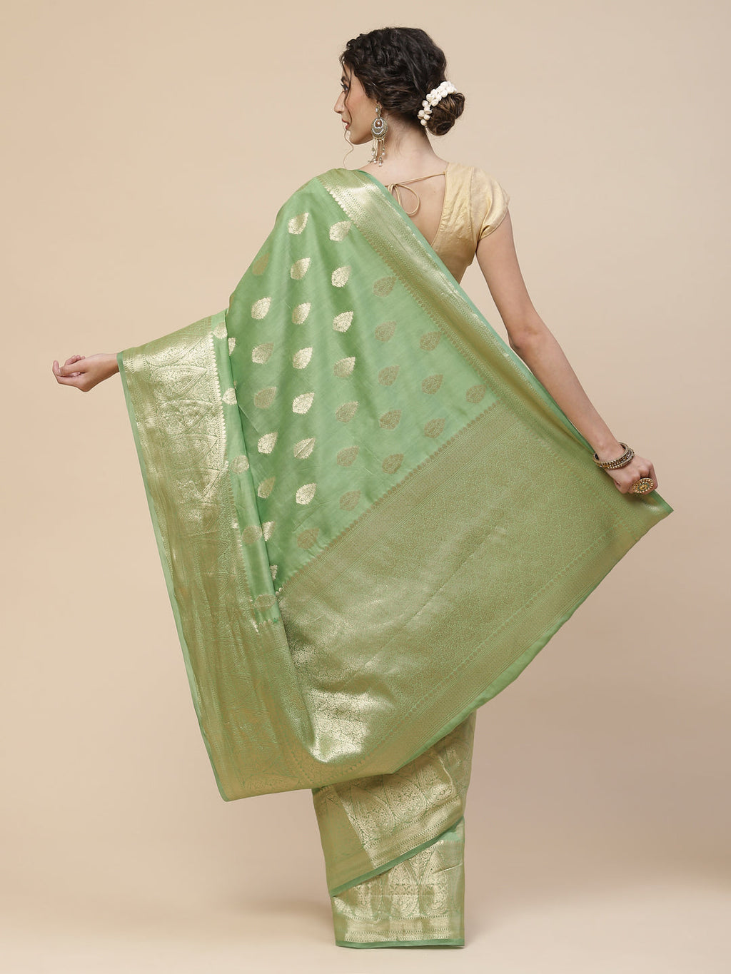 Zari Border Booti Cotton Woven Saree