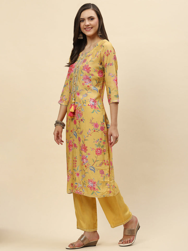 Neck Patti &amp; Floral Printed Muslin Kurta With Pants