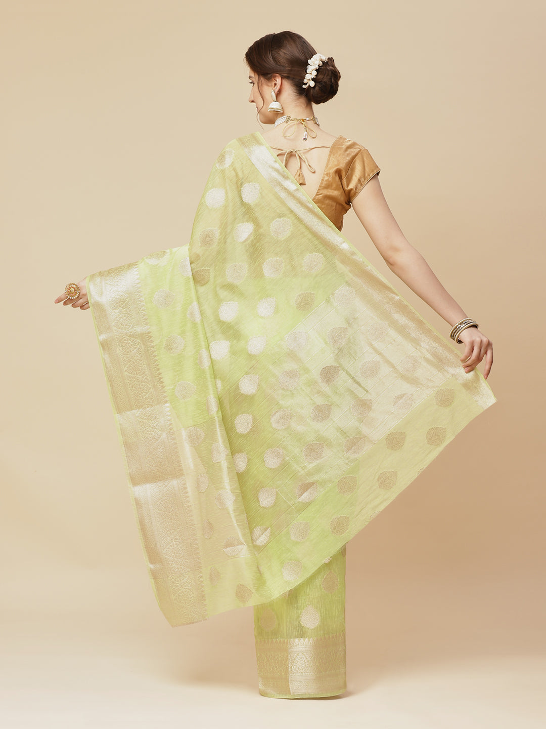 Zari Border Booti Art Handloom Woven Saree