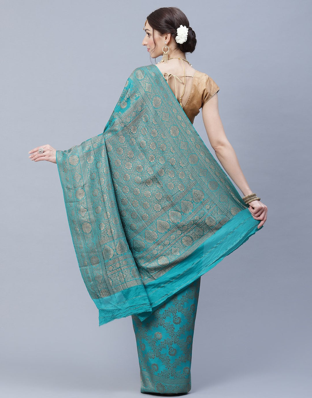 Elegant Crepe Saree With Beautiful Zari Jaal Weaves