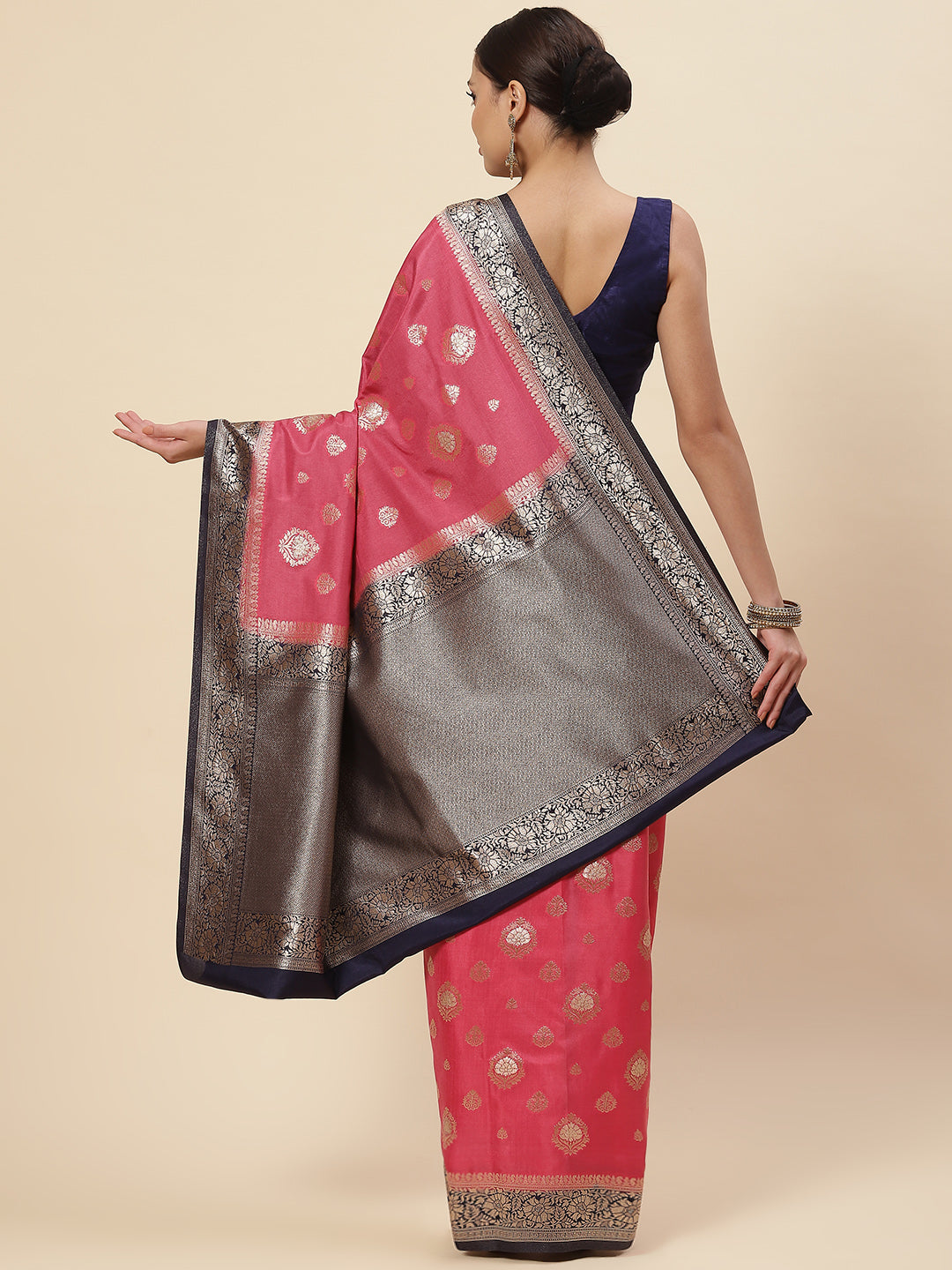 Zari Border Booti Handloom Woven Saree