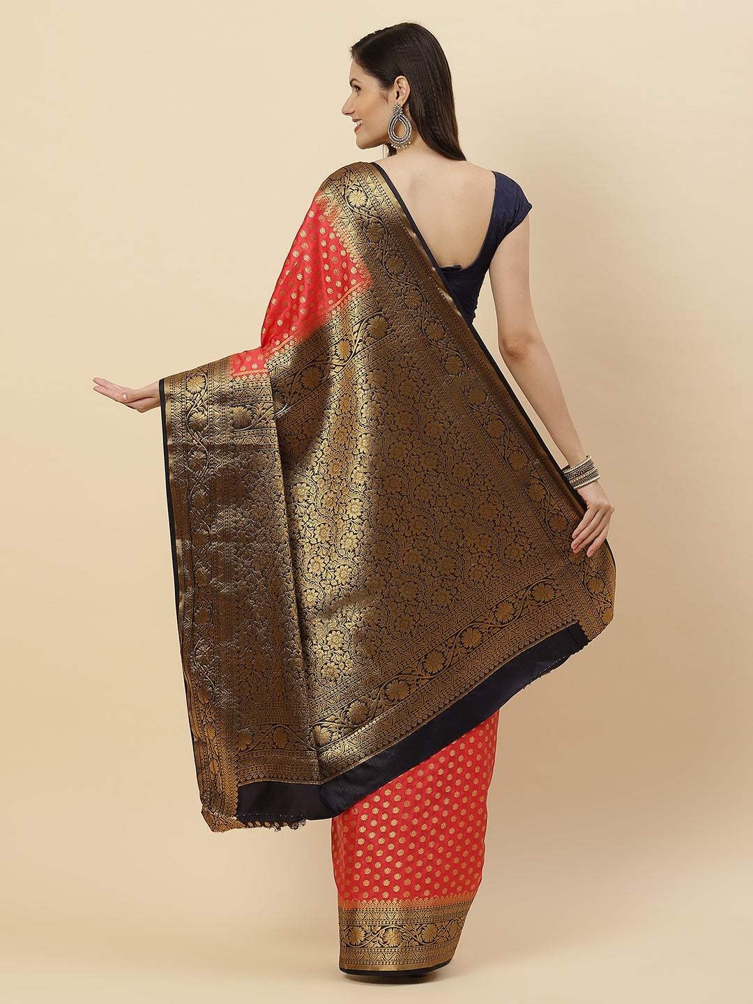 Zari Border Booti Art Handloom Woven Saree