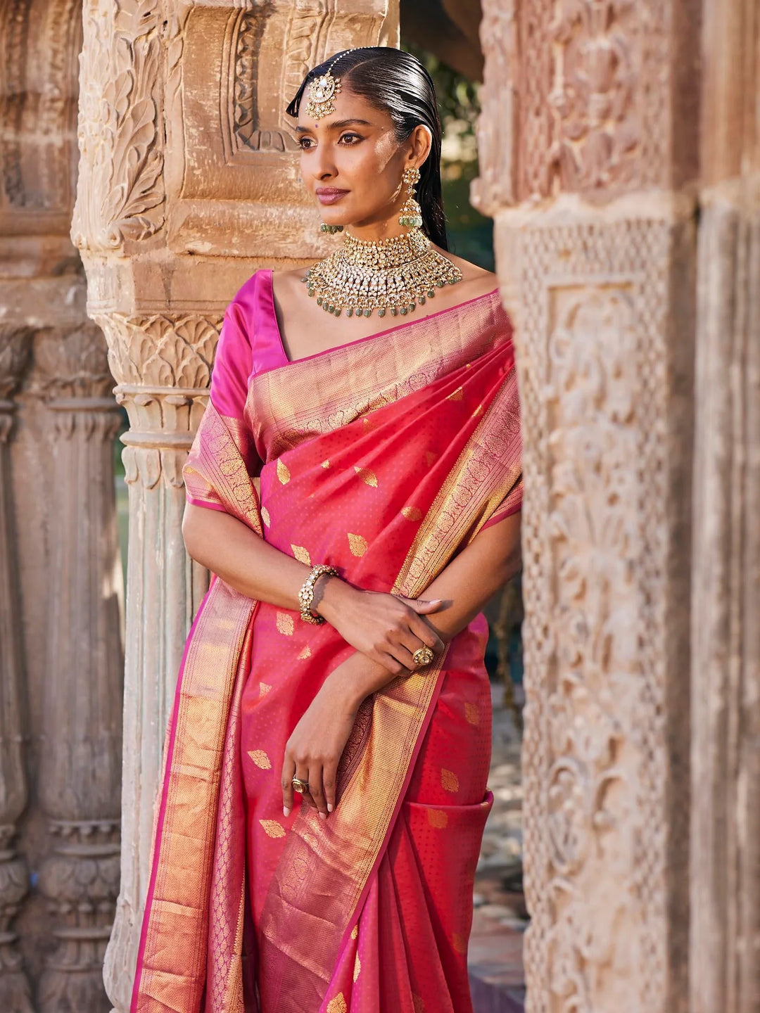 Zari Booti Handloom Woven Saree