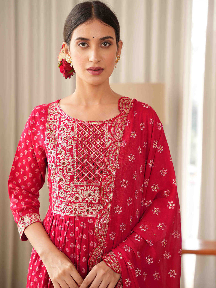 Resham Neck Booti Cotton Kurta With Pants &amp; Dupatta