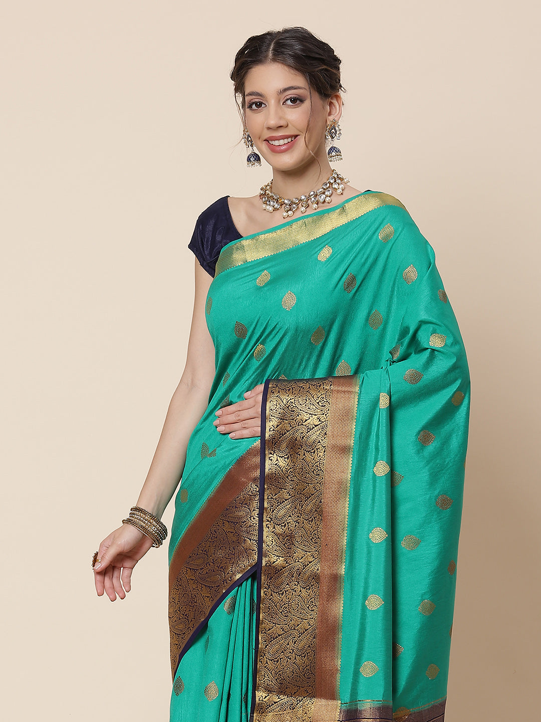 Zari Border Booti Art Handloom Woven Saree