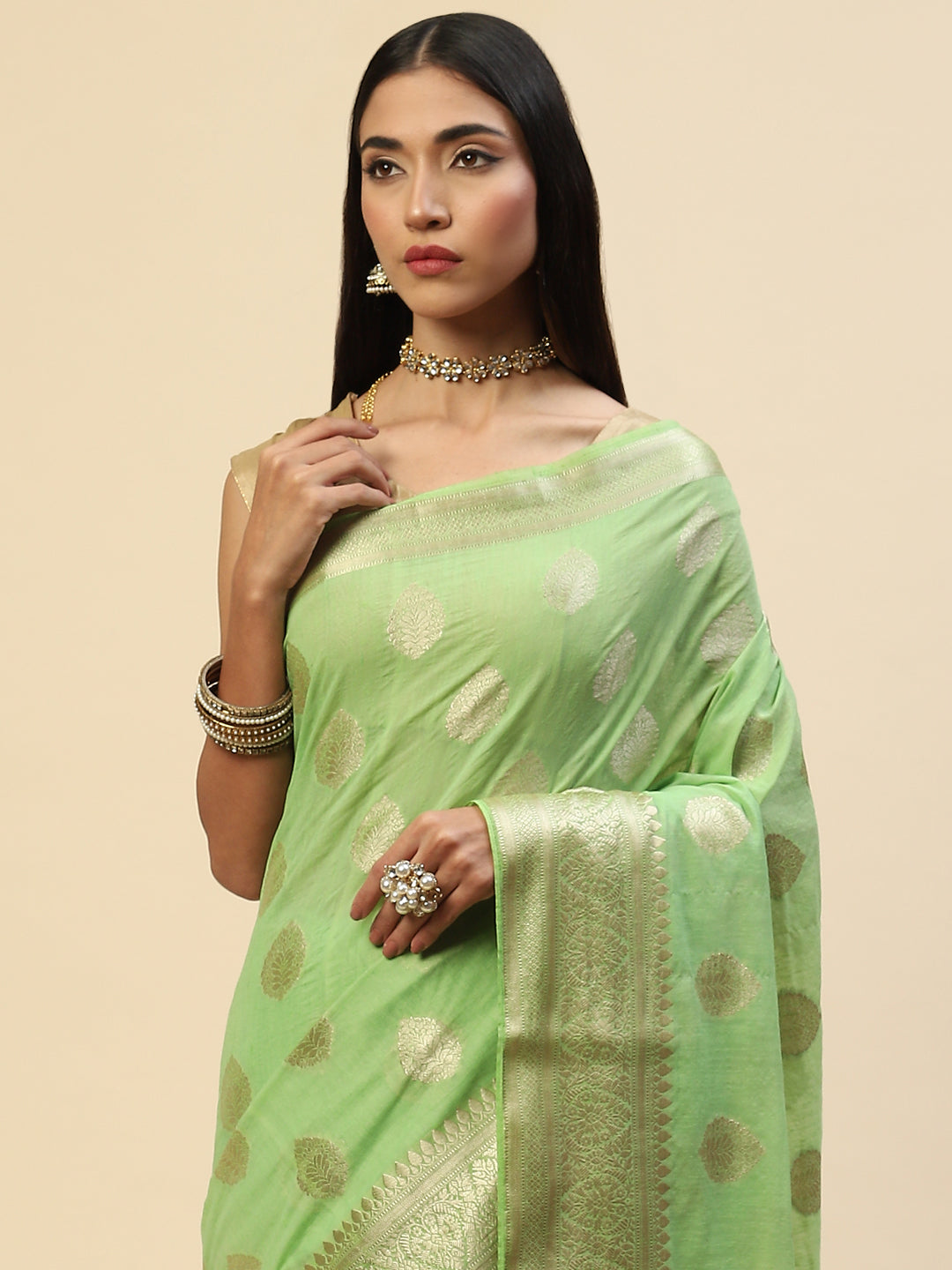 Zari Border Booti Handloom Woven Saree