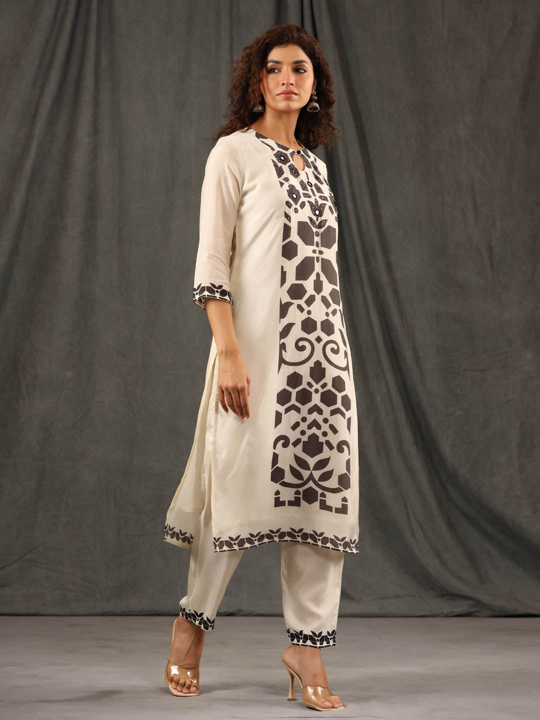 Neck Embroidered Muslin Kurta With Pants