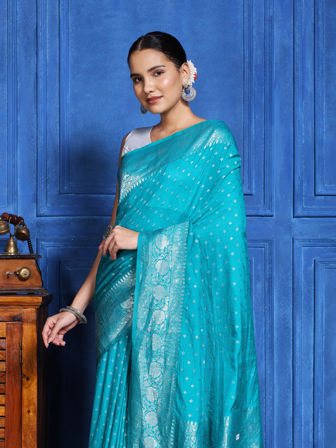Zaari Jaal Crepe Saree
