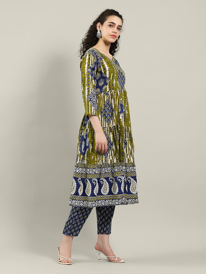 Printed Cotton Blend Kurta &amp; Pants