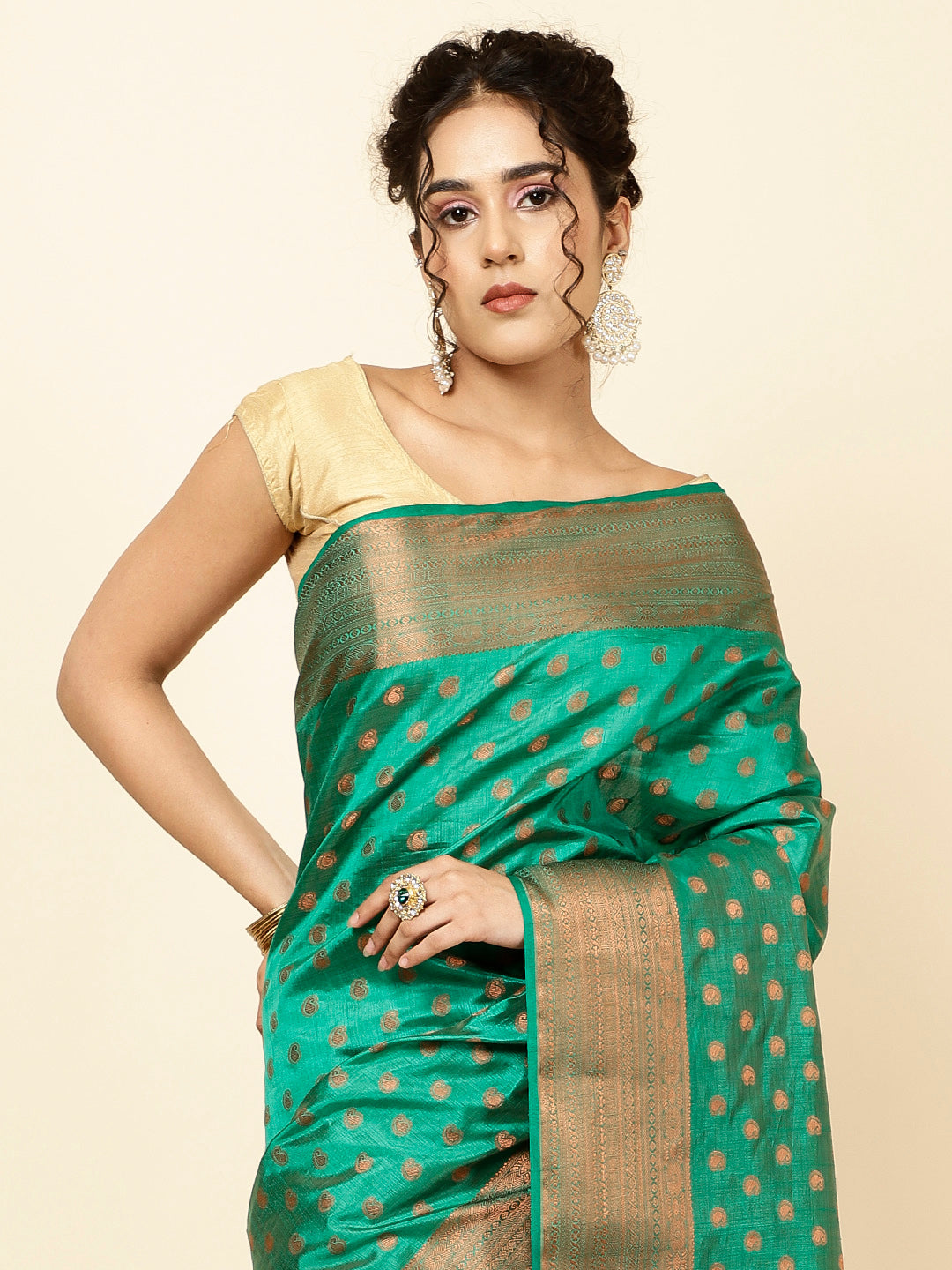 Zari Border Booti Woven Handloom Saree
